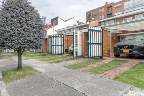Casa En Venta En Batán. Cod V8277