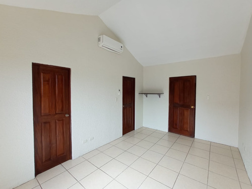 Imagen 17 de 30 de Vendo Hermosa Casa, Ubicada En Sector Preferencial De Alta Plusvalia Y Seguridad, Excelente Condiciones Rodeada De Naturaleza