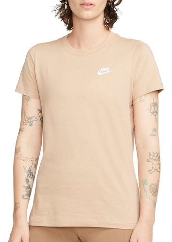 Camiseta Nike Club Tee Beige Mujer