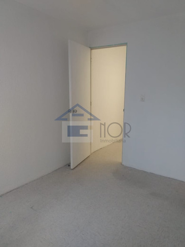 501.b1.vr.3. Casa En Heroes De Tecámac Ii Con 2 Recamaras 1 Baño, Cajon De Estacionamiento Tambien Cuenta Con Dos Niveles, Patio Trasero , Buena Ventilación E Iluminación Con Supermercados Cercanos
