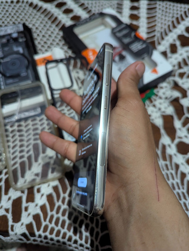 Galaxy S23 Impecable, 8/128gb, Snapdragon 8 Gen 2 Color Crema (Usado)