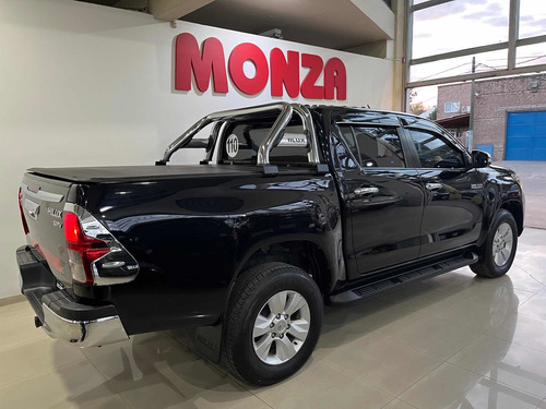 Imagen 5 de 11 de Toyota Hilux 2016 2.8 Cd Srv 177cv 4x2