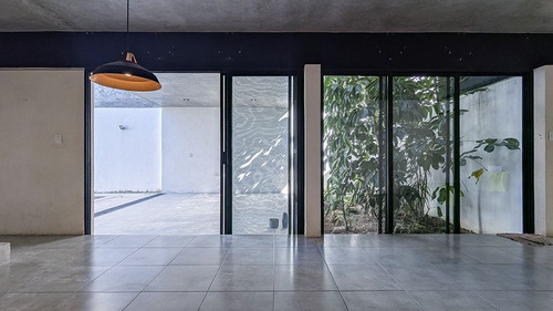 Casa En Venta De Estilo Unico, Ubicada En Cholul, Mérida.