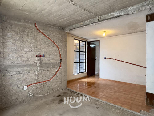 Casa En Alfredo Del Mazo, Ecatepec De Morelos Con 2 Recámaras, 225 M², Id: 149144