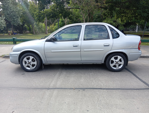 Chevrolet Corsa Classic 1.6 Gl Aa Dh 4P