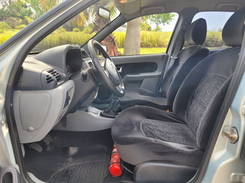 Clio Sedan Privilége 1.6 16v (flex)