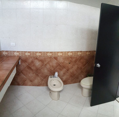 Imagen 5 de 5 de Consultorio Ubicado En Av. Cámara De Comercio