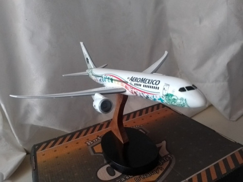 Aeroméxico Avión A Escala