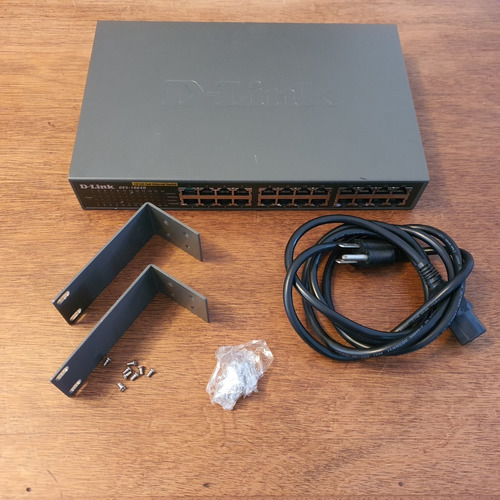 Switch 24 Portas 10/100mbps D-link Des-1024d (ver Descrição) (Usado)