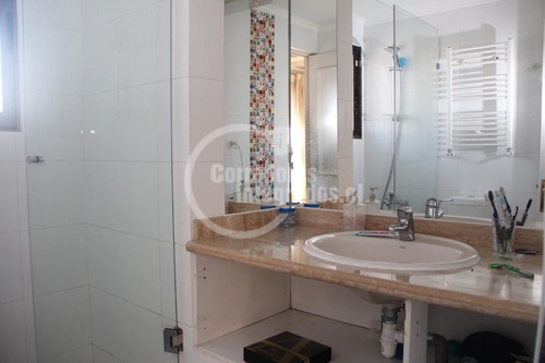 Casa En Venta De 5 Dorm. En Las Condes