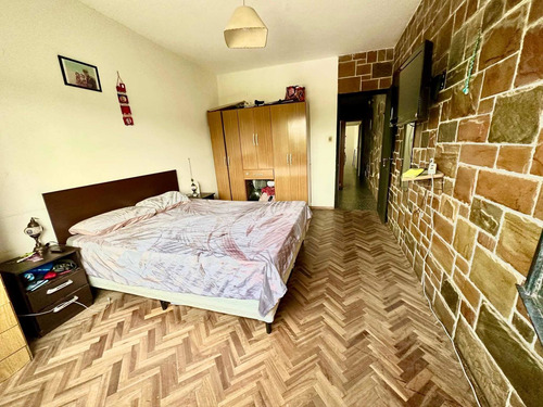 Imagen 5 de 14 de Linda Oportunidad! Prox. Almiròn Y Legrand. Muy Buena Ubicaciòn. Fondo Con Parrillero Y Garage, Mas Escritorio Con Baño En Planta Baja.