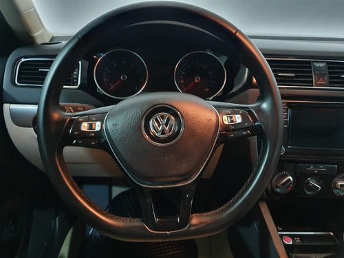 Imagen 11 de 15 de Volkswagen Jetta Sportline Mt 2016
