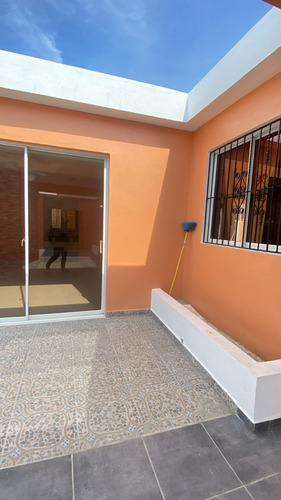 Vendo Preciosa Casa En Tamboril En La Urbanización República De Israel En Santiago, República Dominicana