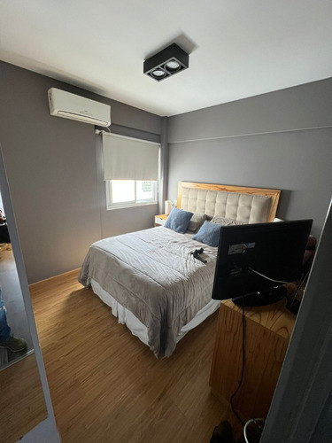 Imagen 8 de 12 de Hermoso Departamento De 2 Ambientes En Centro De Caseros!!! Con Cochera Cubierta!! Escucha Oferta!!