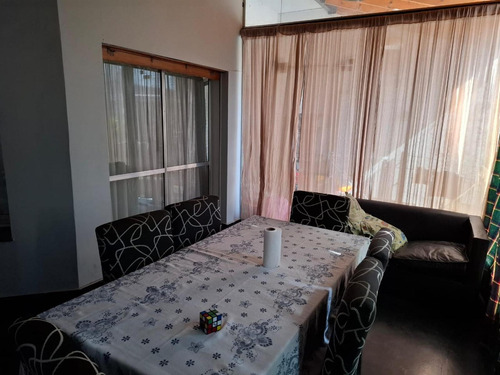 Casa En Venta - 4 Dormitorios 4 Baños - Cochera - 300mts2 - Ituzaingó