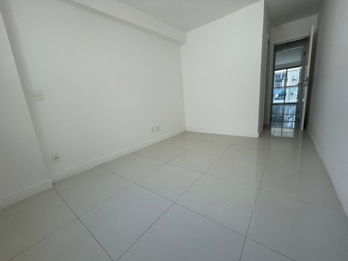 Imagem 12 de 30 de Excelente Cobertura Duplex De Alto Padrão Com Três Suítes Na Avenida Afrânio De Melo Franco, Leblon. - Co00045 - 69400596