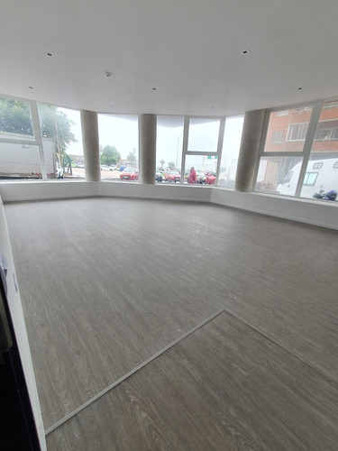Local A Doble Esquina Con 77 Aptos Arriba Florida Y Maldonad