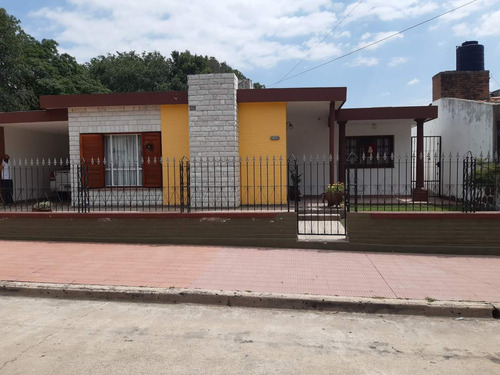 Casa En Venta   2 Dptos Cosquín - Barrio Onofre Marimón - 3 Dormitorios