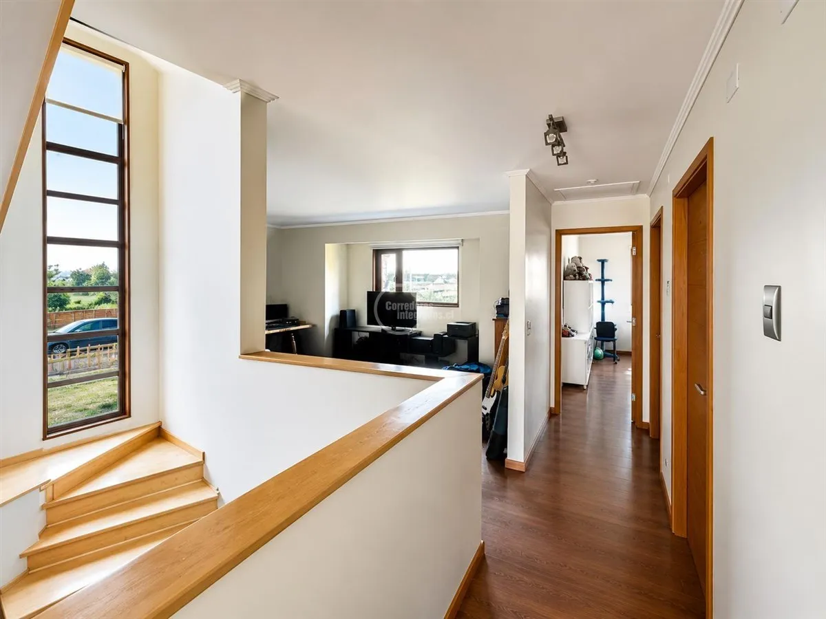 Imagen 2 de 10 de Casa En Venta De 5 Dorm. En Puerto Varas