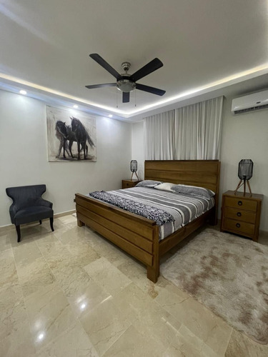 Casa En Los Cacicazgos En Venta, Santo Domingo