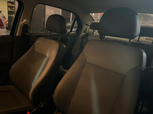 Volkswagen Voyage 1.6 Comfortline 101cv