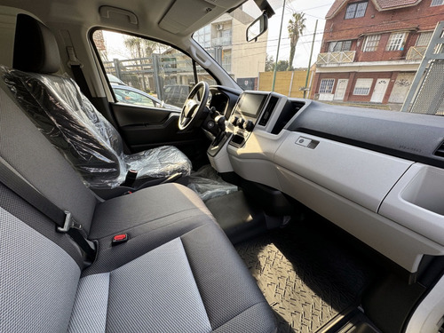 Toyota Hiace 2.8 Tdi Furgón 6at L1h1 3a 4p