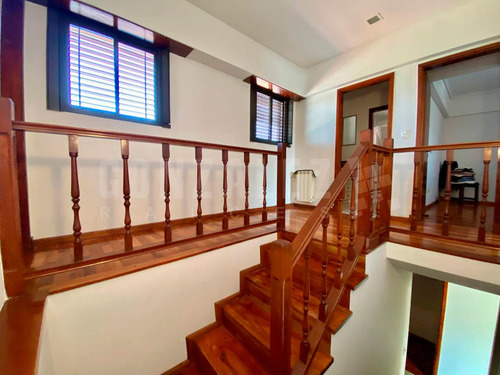 Casa 5 Amb En Barrio Uno - Con Piscina