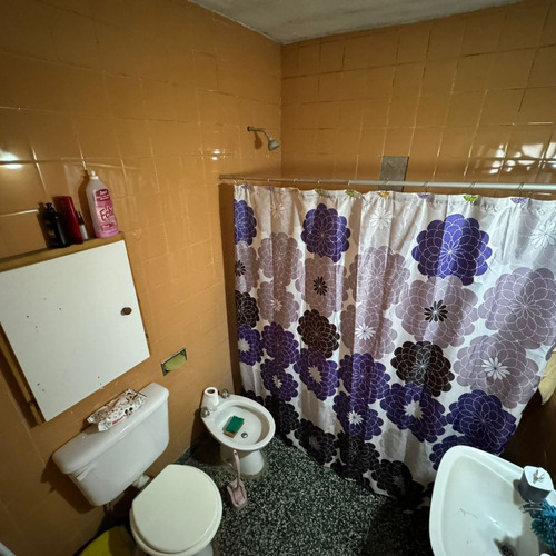 Casa En Venta, 2 Habitaciones, Garaje, Patio Y Monoambiente, Zona Centro Saladillo