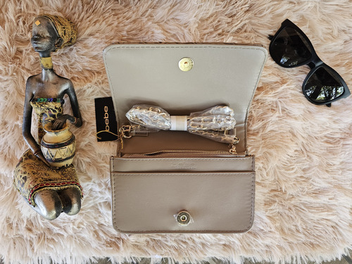 Bolso Crossbody Bebe - Bolso Para Dama Bebe Original Beige Lisa Dorados Dorado