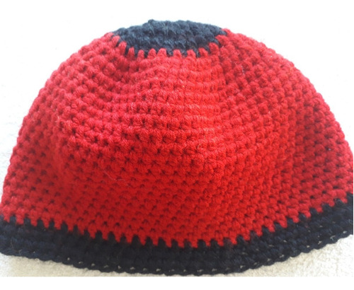 Gorro De Niño Tejido A Mano En Crochet Rojo Y Negro Liquido