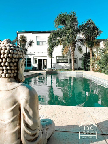 Venta Casa De 4 Dormitorios, Quincho Y Pileta, Villa Del Parque, Bahia Blanca