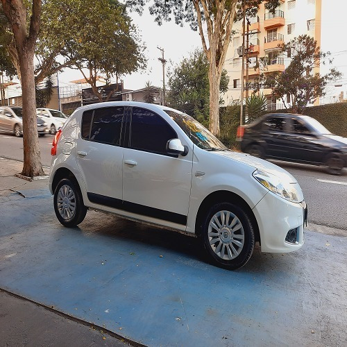 Imagem 2 de 11 de Renault Sandero 1.6 Privilege Completo 2012