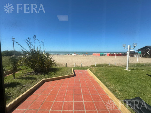 Venta De Departamento De 4 Ambientes Con Cochera Y Patio En Villa Gesell