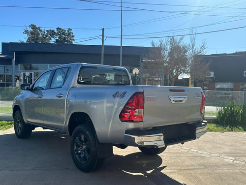 Toyota Hilux C/doble 2.8 Tdi Automatica Sr 4x4 0km My2024