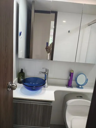Vendo Apartamento Parte Baja De La Loma De Los Bernal Con Espectacular Vista