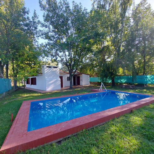 Bernstadt Al 600 - Casa En Venta De 2 Dormitorios Con Pileta En Roldan