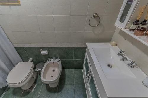 Venta P.h. 4 Ambientes, Con Patio, Quincho Y Terraza Propia. Barrio Flores. A Nuevo !!!