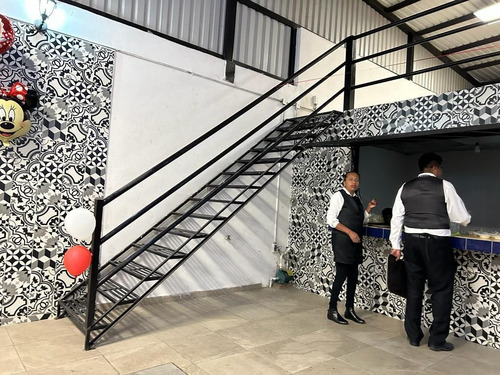 Se Vende Salón De Fiestas , En