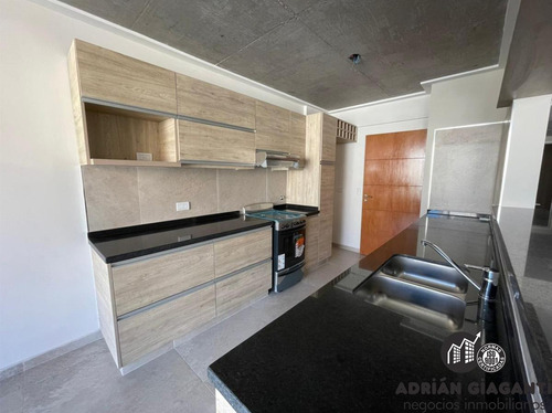 Departamento De Categoría En Venta A Metros De Bv Oroño Rosario