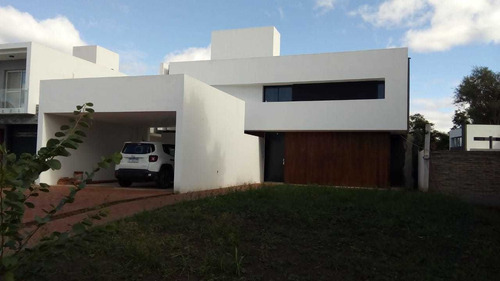 Imagen 1 de 13 de Santina Norte Casa De 3 Dormitorios A Estrenar