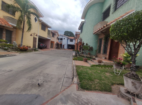 Imagen 1 de 22 de Casa / Townhouse En Barrio Sucre, Maracay 04121994409