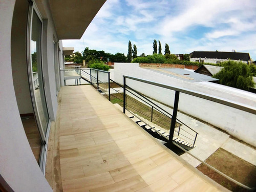 Apartamento En Venta A Metros De Rambla Costanera