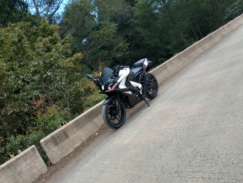 Pulsar Ns 200 Color Blanco Año 2023 Con 10 Mil Kilómetros
