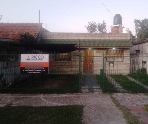 Casa De 3 Ambientes Con Lote Grande En Venta !!!!!