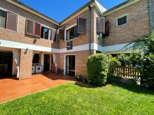 Venta-casa C/jardín En Inmejorable Ubicación En Monte Grande
