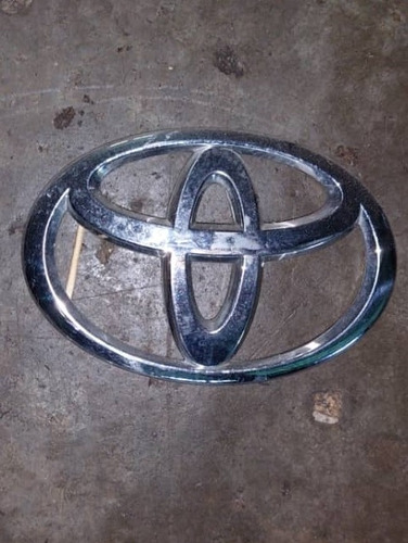 Emblema De Compuerta De Toyota Previa