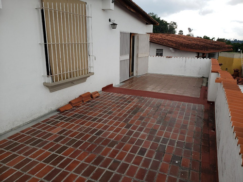 Los Naranjos Del Cafetal Hermosa Vista Calle Privada Vigilancia Tanque 10.000lts Renovada 2 Cocinas 4h/5b/4 Puestos Súper Oportunidad!! Hermosa Vista Oportunidad