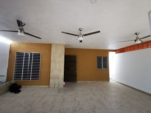 Imagen 1 de 18 de Excelente Casa Ubicada En Francisco De Montejo