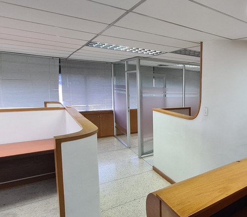 Imagen 6 de 8 de Local Oficina 5 Puestos De Trabajo