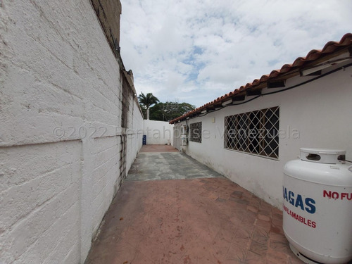 Imagen 27 de 30 de Casa En Venta En El Parral Este De Barquisimeto Lara (0.4.2.4.5.9.3.7.5.4.2), Código: 22-23629 Rent-a-house Centro Occidente, Cuenta Con 4 Habitaciones, 4 Baños, 478 Mts2